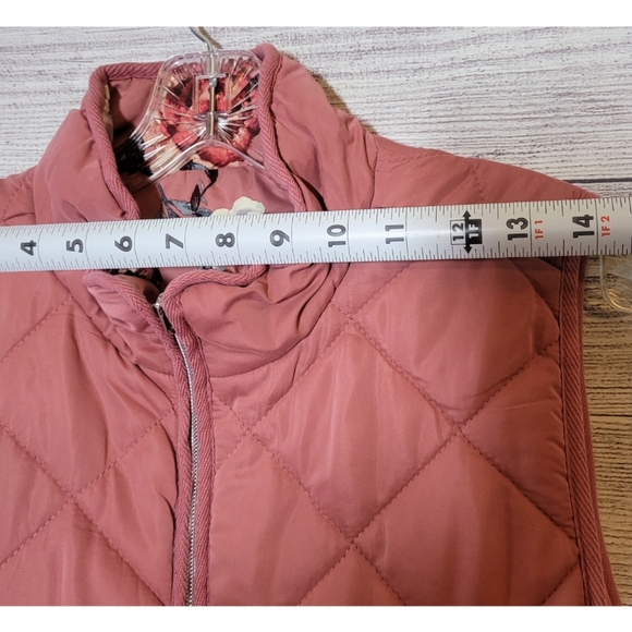 Kensie Jeans Women’s Down Quilted Puffer Vest Size L Pink Floral Reversible Zip - Picture 5 of 7